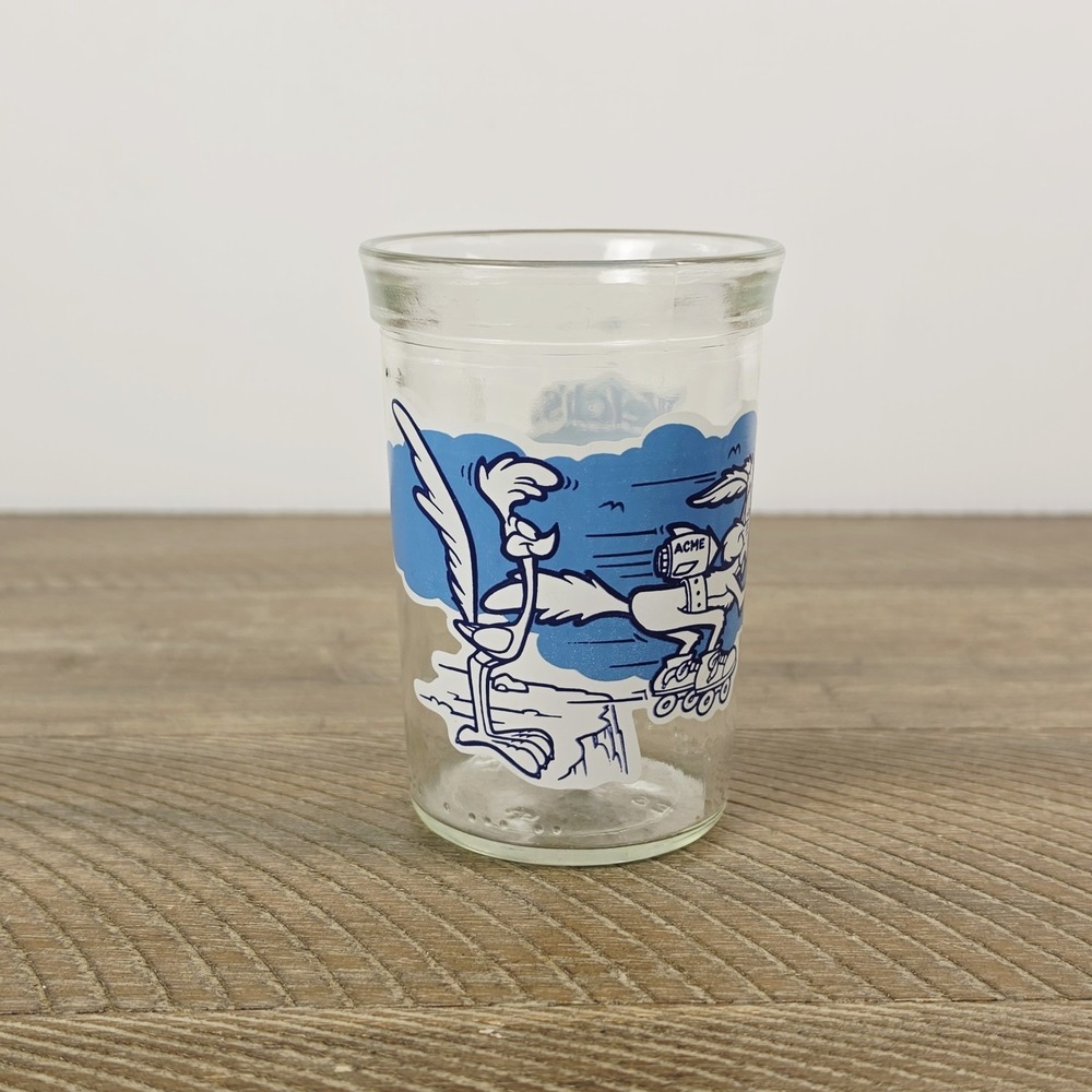 Vtg 1994 Welch's Jelly Glass 4" Juice‎ Glass Cup Roadrunner Coyote Looney Tunes